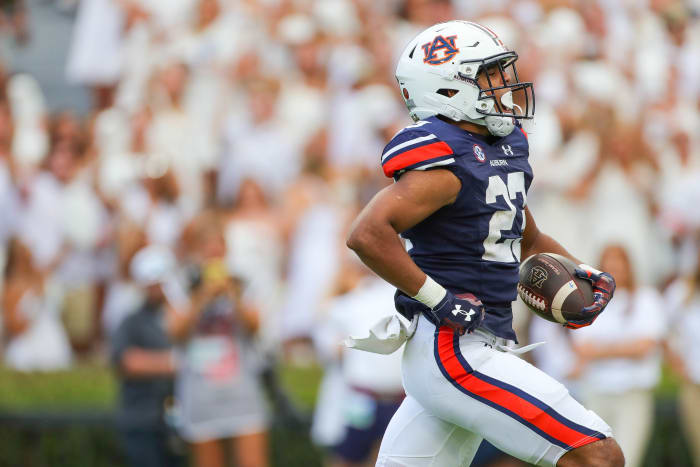 Jeremiah Cobb vs UMass - Eric Starling/Auburn Daily